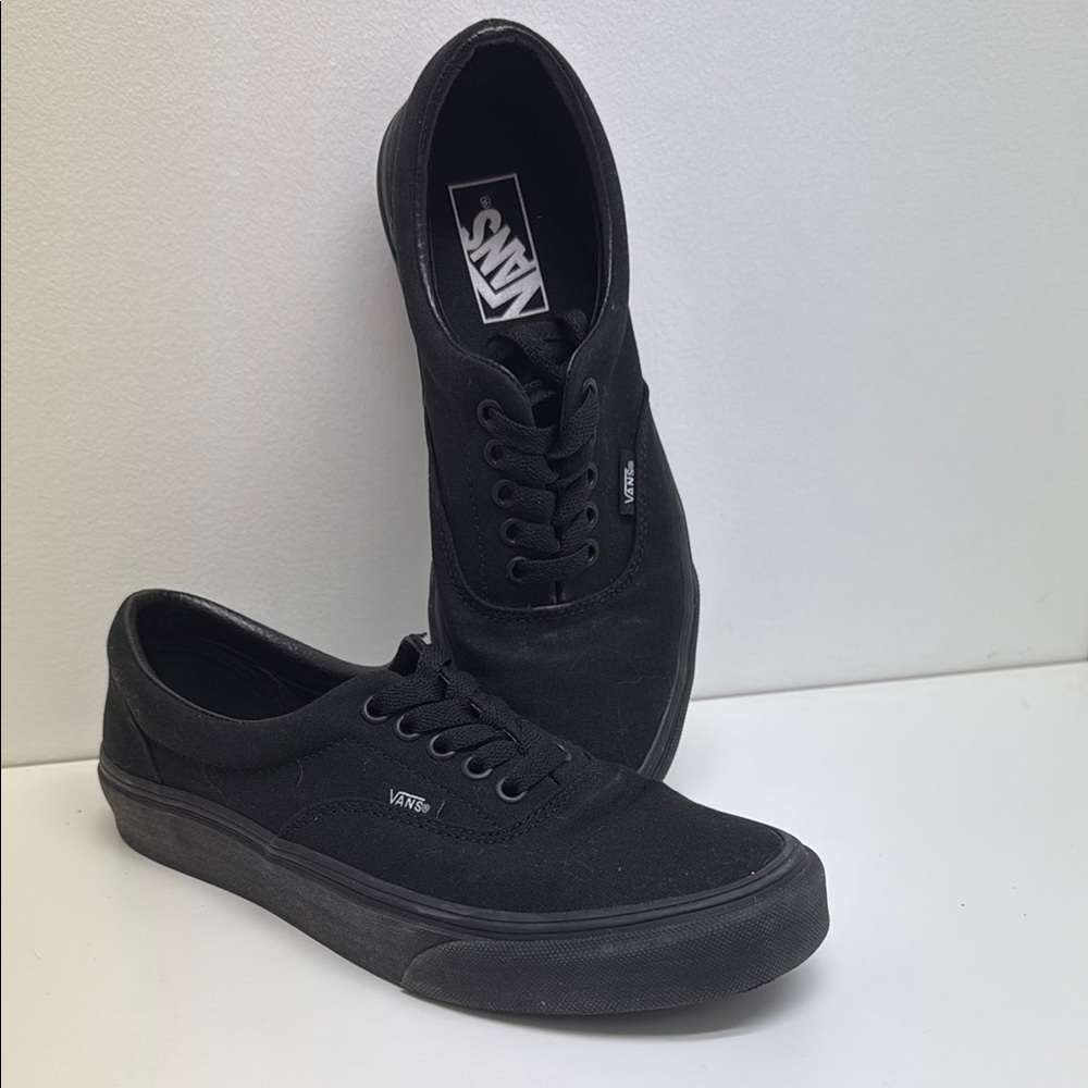 Vans Black Sneakers Low-Top Era Classic Skateboarding